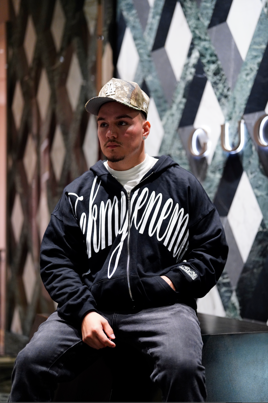 FME Script Zip Up -Black